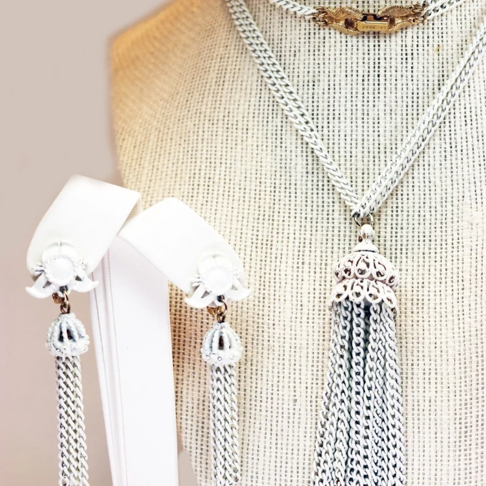 Vintage Monet "White Lace" Necklace & Earrings - Picture 10 of 11